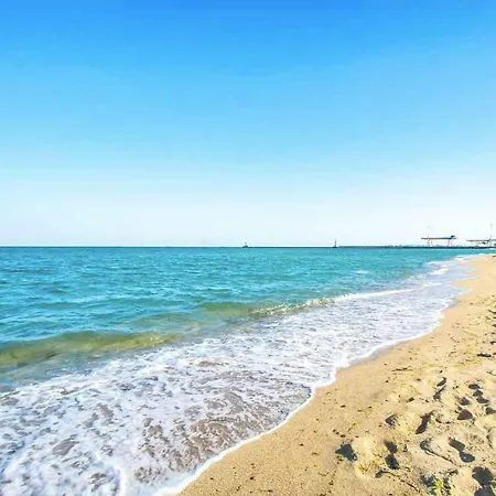 Апартаменты Lovely On French Boulevard 5 Minutes From The Sea Одесса